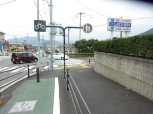 自転車道は設置されているが危険な交差点（福岡市西区）
